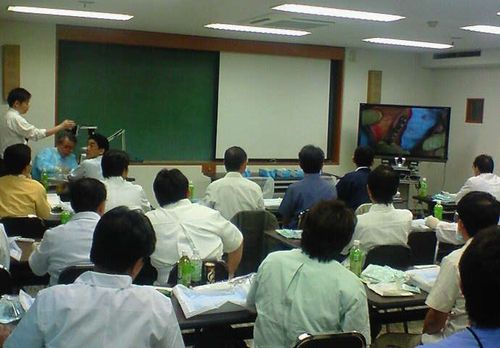 歯周組織再生療法の勉強会・実習に参加