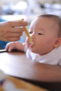 小児期の食育・口腔ケア① 乳児期の食育と口腔ケア