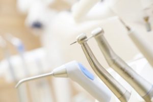 歯の再生　再生医療最前線　インプラントに変わる治療？