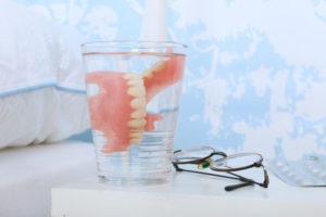 義歯のカンジダ予防にロイテリ菌を使う